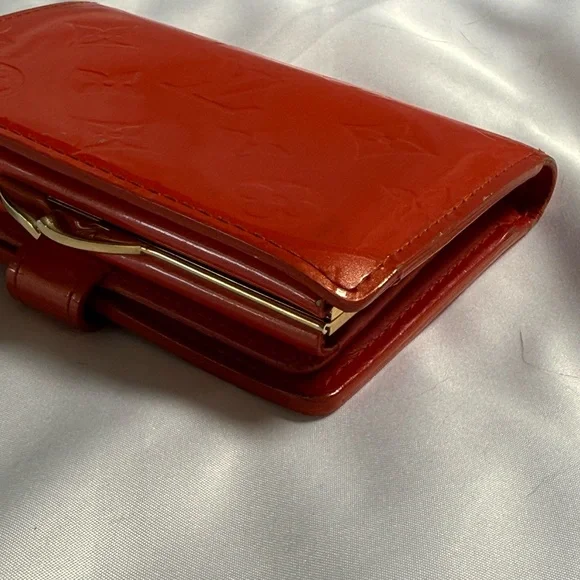 Louis Vuitton Vernis Kisslock Wallet Red Patent Leather Monogram Bifold COA - Picture 7 of 11